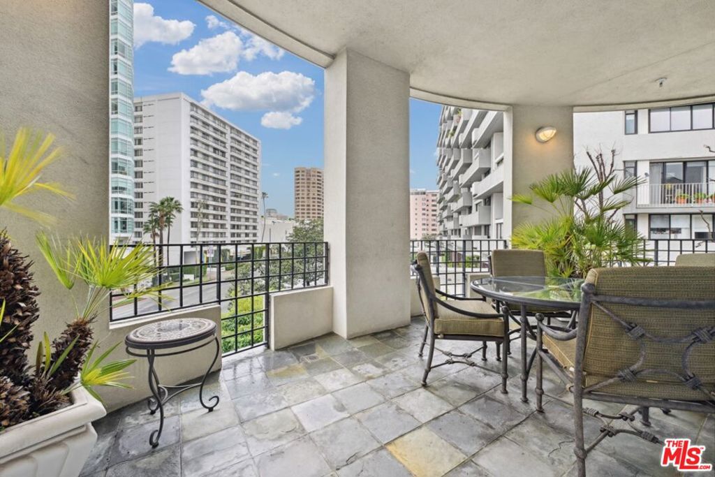 10351 Wilshire Boulevard 403 Property Photo 1