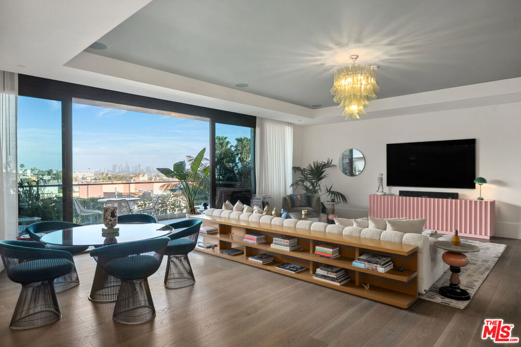 8420 W Sunset Boulevard 504