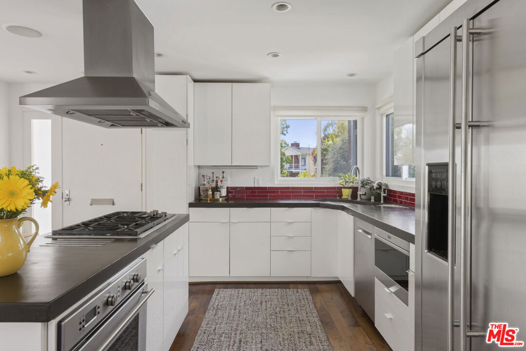 3760 Clayton Avenue Property Photo 15