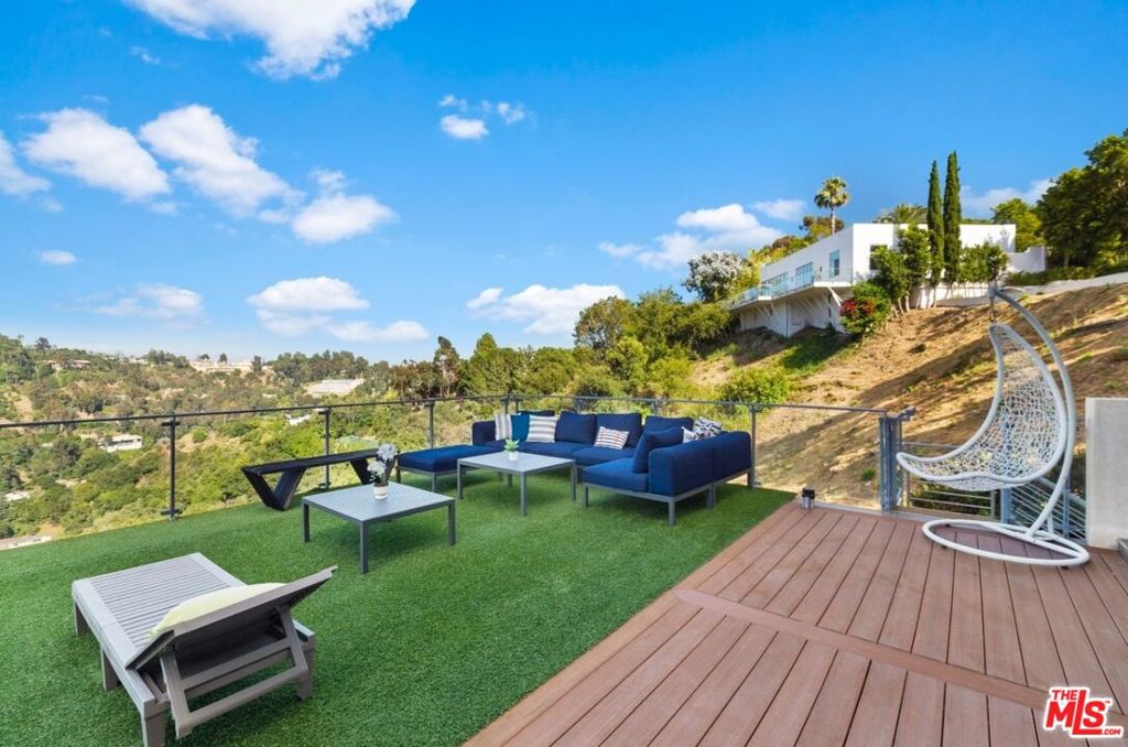 1018 Stradella Road Property Photo 4