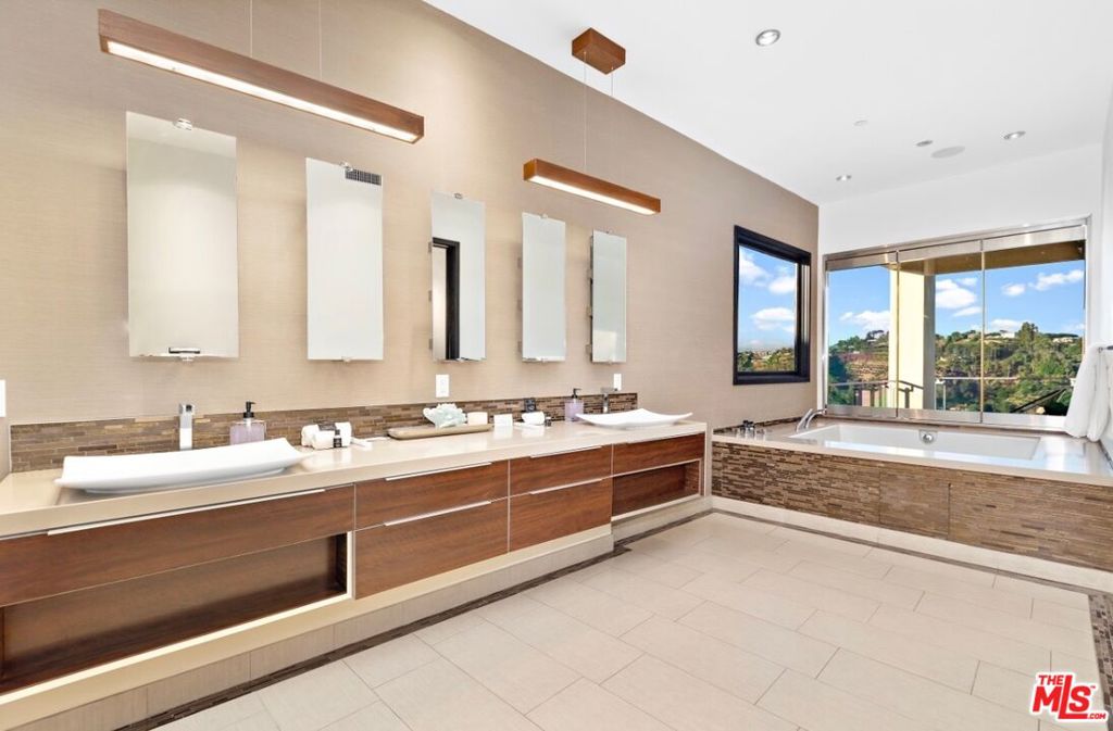 1018 Stradella Road Property Photo 12
