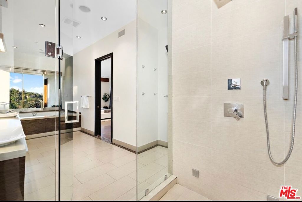 1018 Stradella Road Property Photo 13