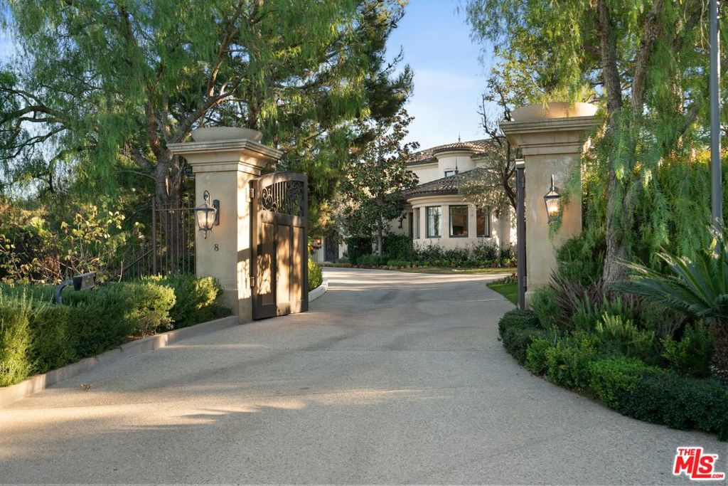 8 Beverly Ridge Terrace Property Photo 2