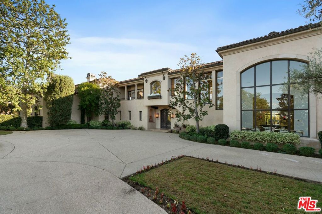 8 Beverly Ridge Terrace Property Photo 3