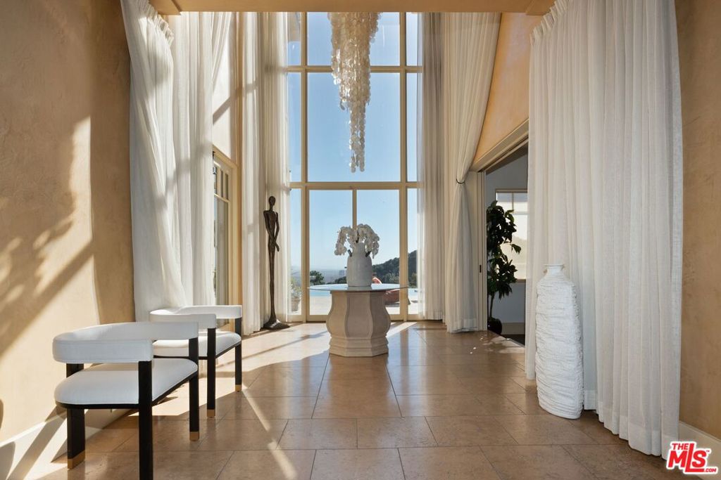 8 Beverly Ridge Terrace Property Photo 5