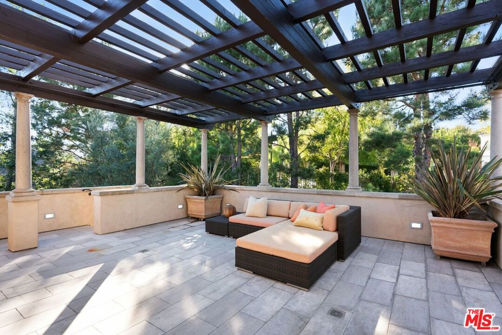 8 Beverly Ridge Terrace Property Photo 45