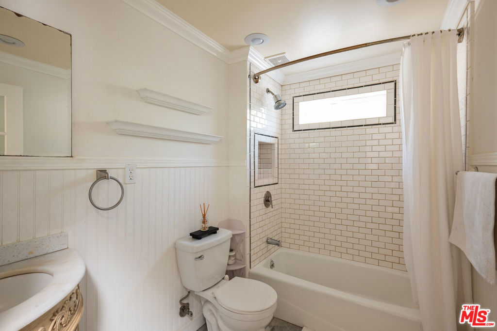 1018 Havenhurst Drive Property Photo 21