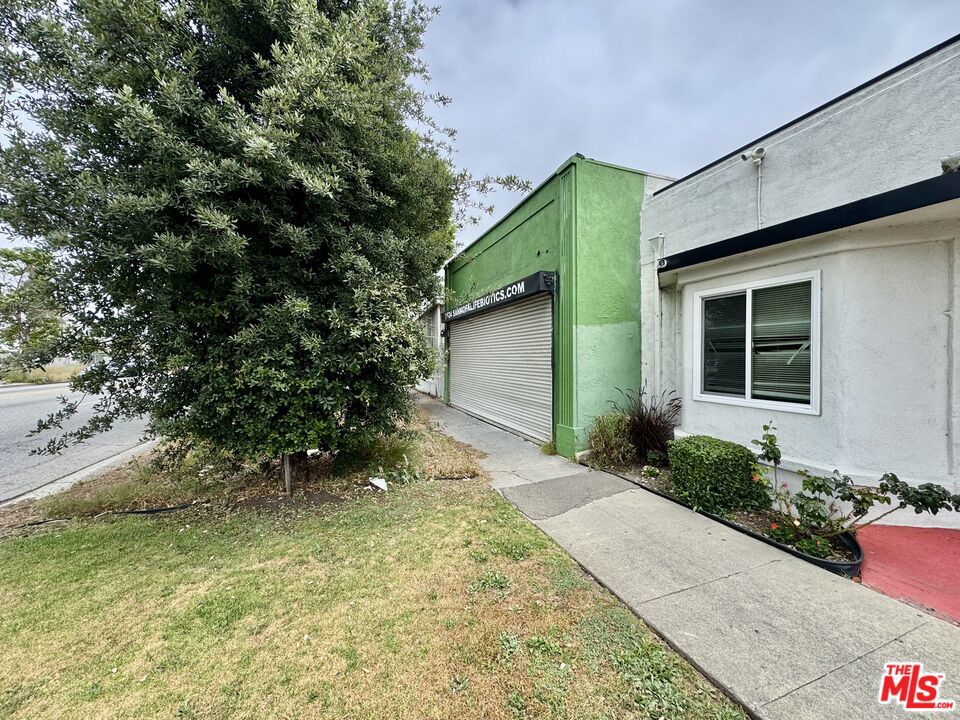 7524 S Western Avenue Property Photo 2