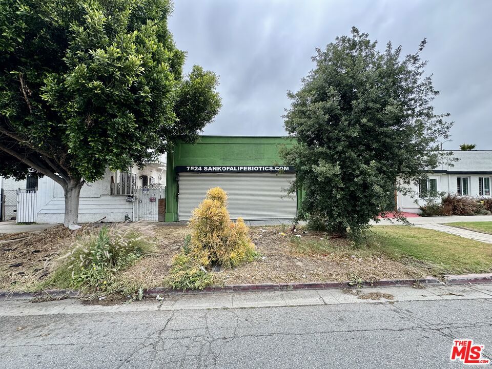 7524 S Western Avenue Property Photo 3