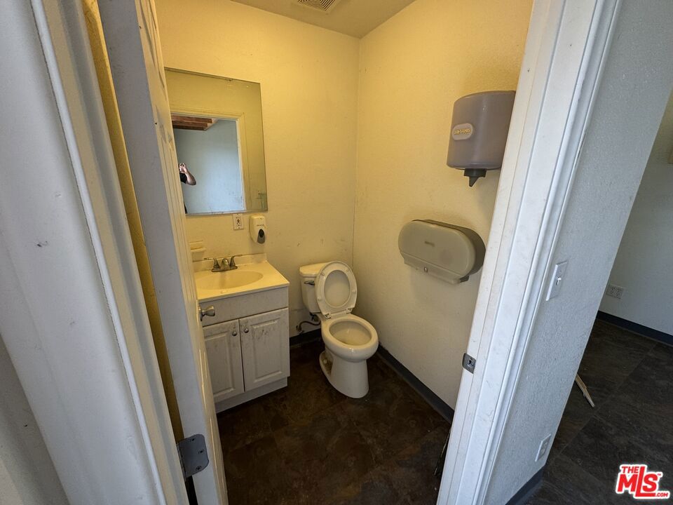 7524 S Western Avenue Property Photo 13