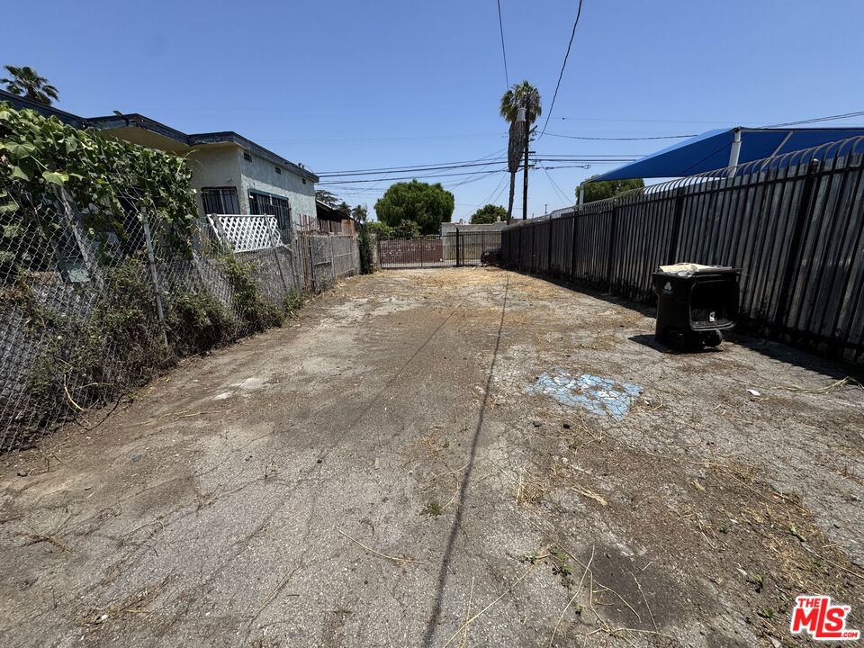 7524 S Western Avenue Property Photo 16