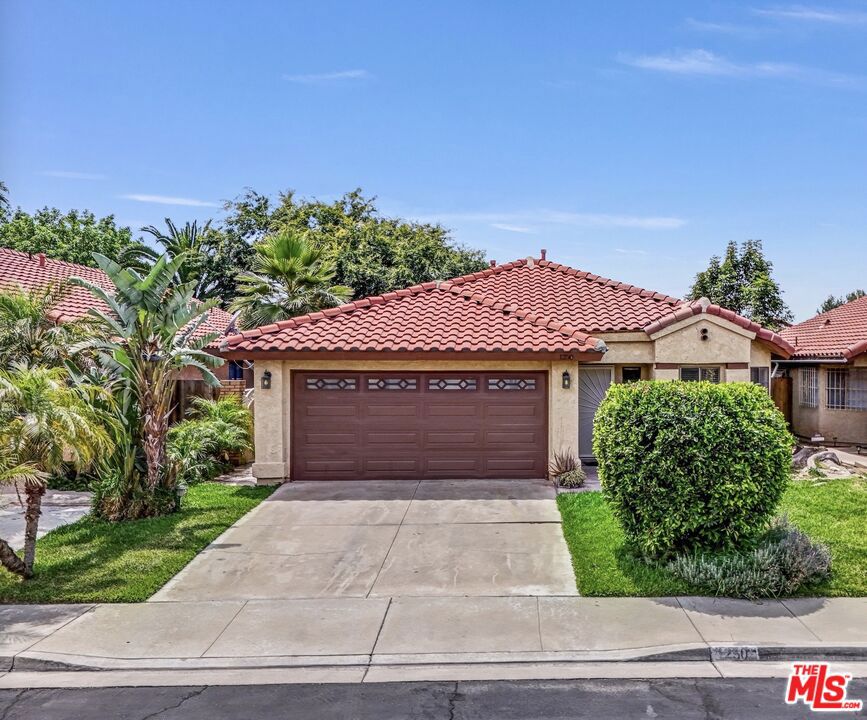 1250 S Iris Avenue Property Photo 1