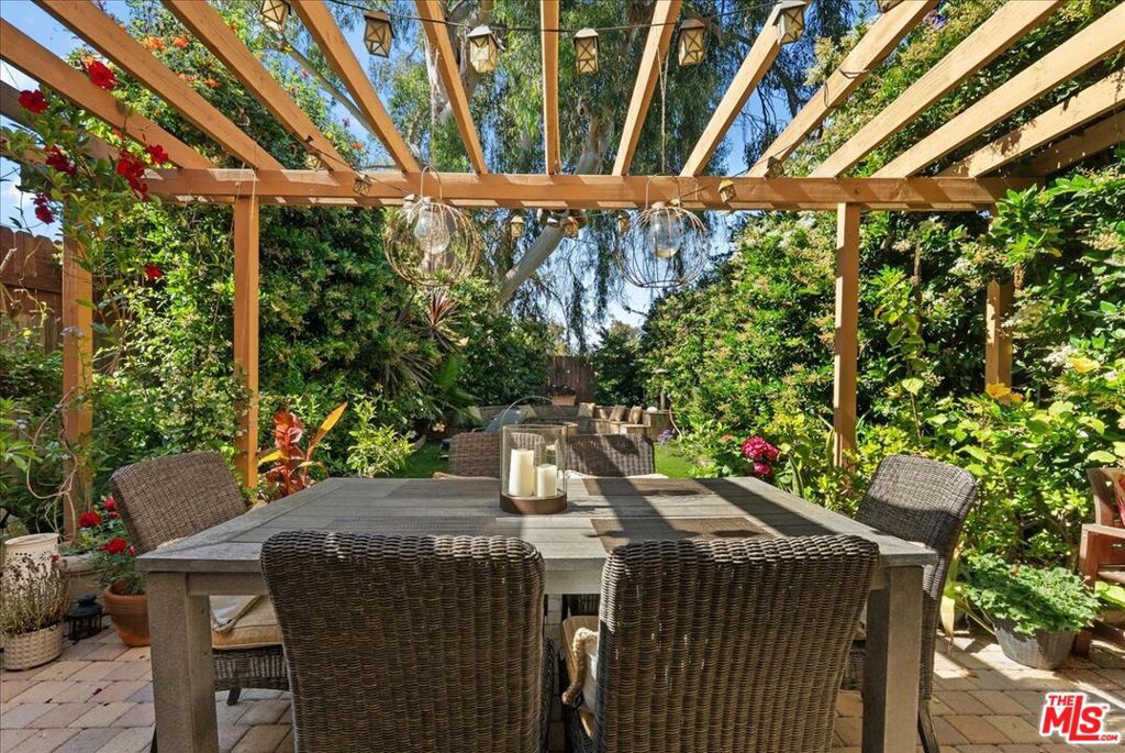 954 W 6th Street Property Photo