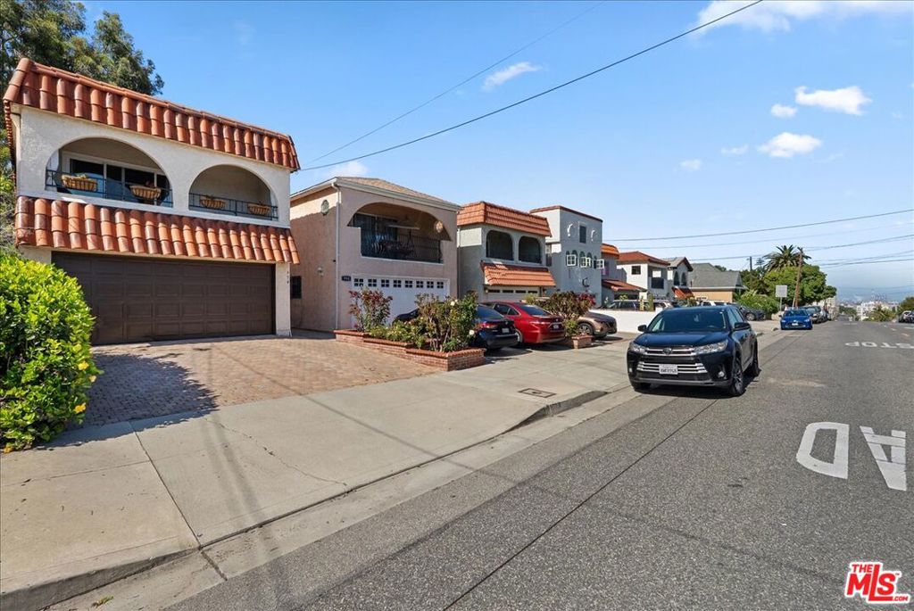 954 W 6th Street Property Photo 3