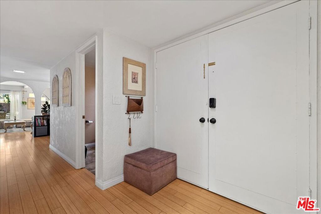 954 W 6th Street Property Photo 5