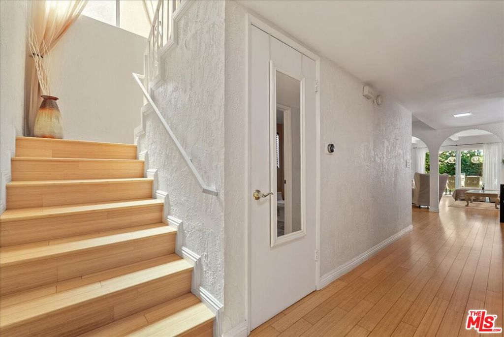 954 W 6th Street Property Photo 6