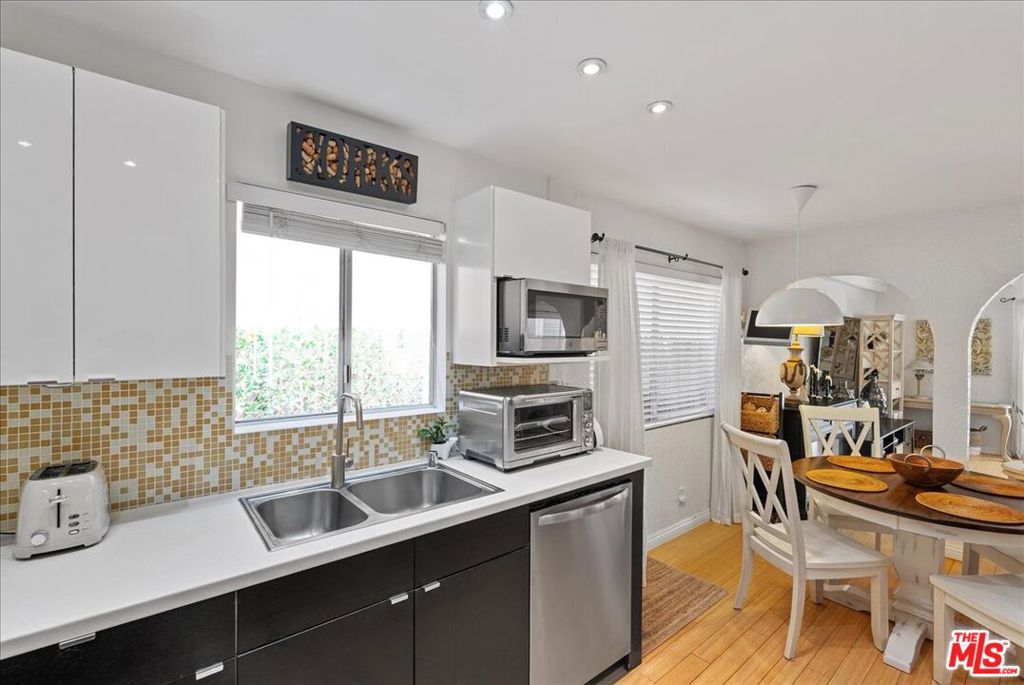 954 W 6th Street Property Photo 13