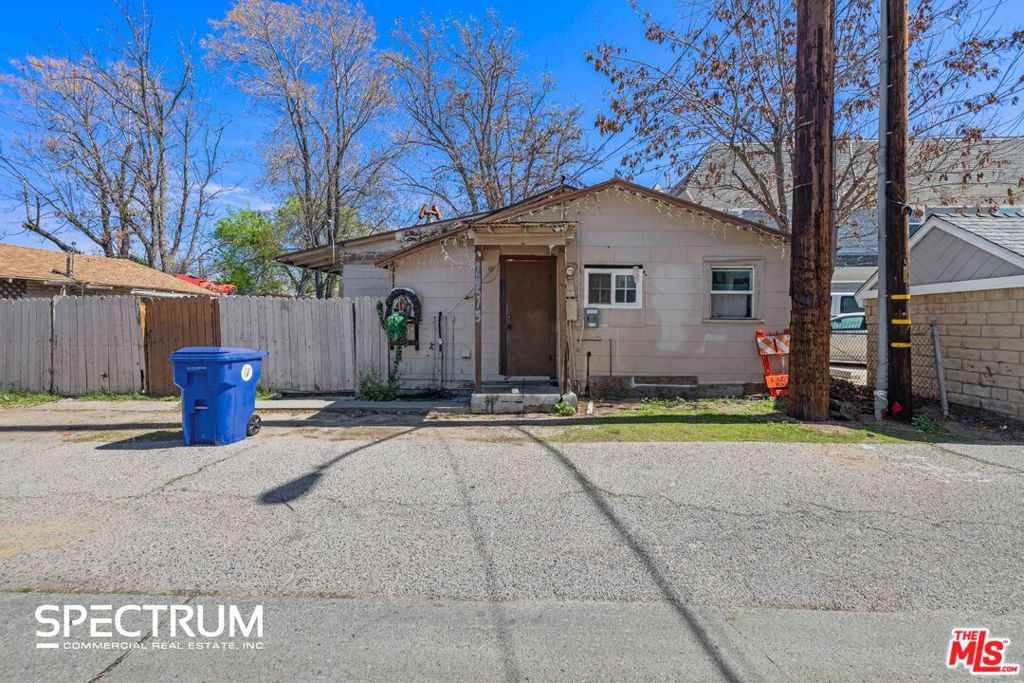 24513 Walnut Street Property Photo 4