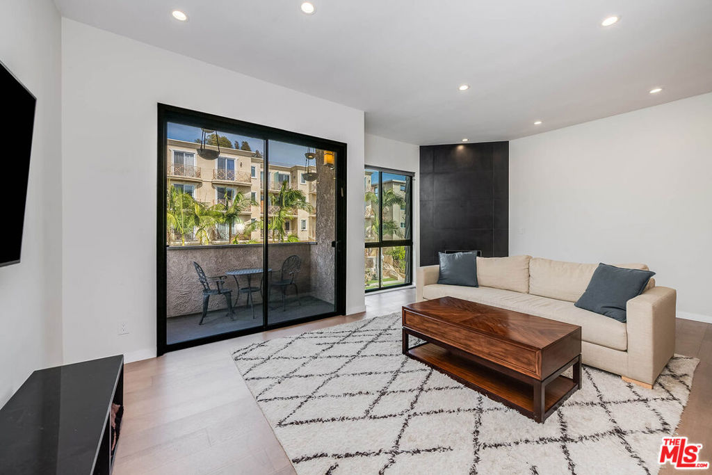 2307 Fox Hills Drive 203 Property Photo 1