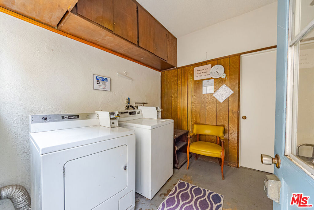 1658 Colby Avenue Property Photo 14