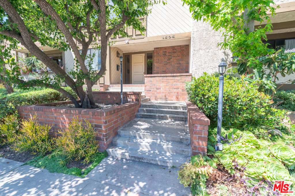 1505 Purdue Avenue 202 Property Photo 1