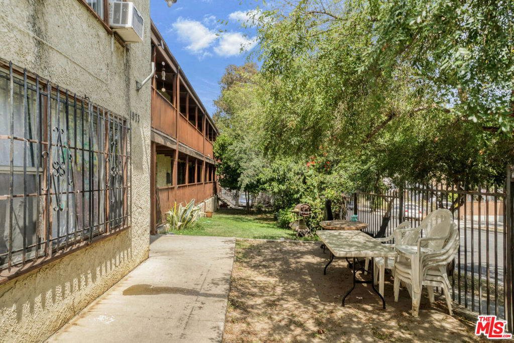 1973 W 22nd Street Property Photo 9