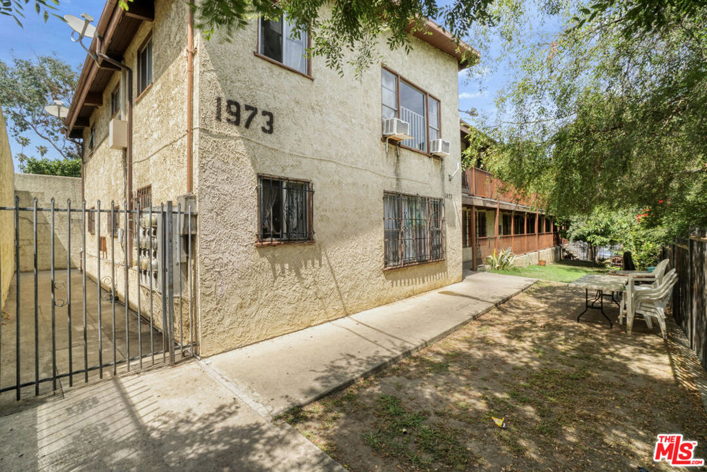 1973 W 22nd Street Property Photo 10