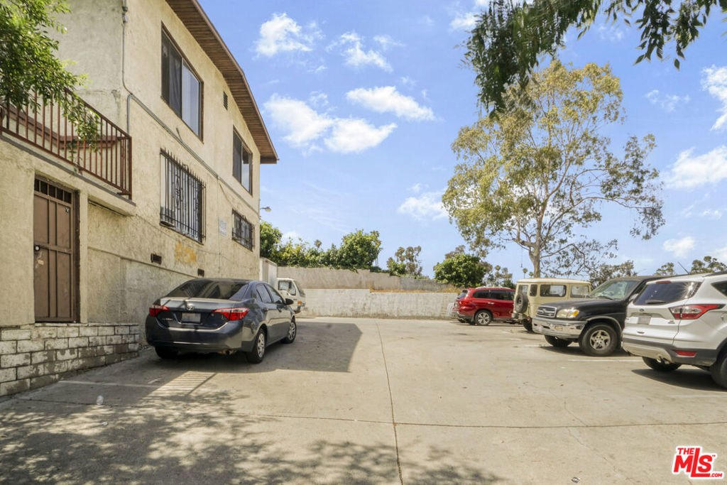 1973 W 22nd Street Property Photo 12