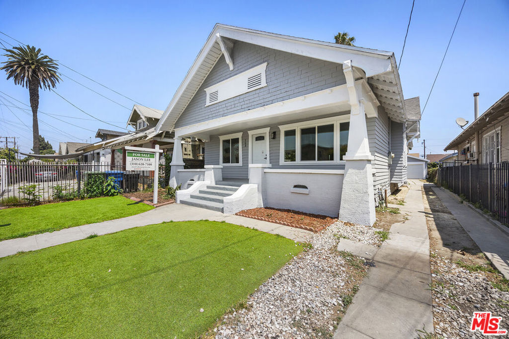 163 W 55th Street Property Photo 1