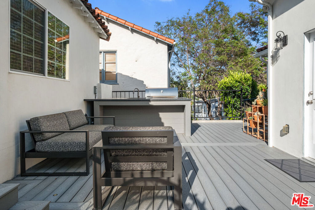 6801 Iris Circle Property Photo 6