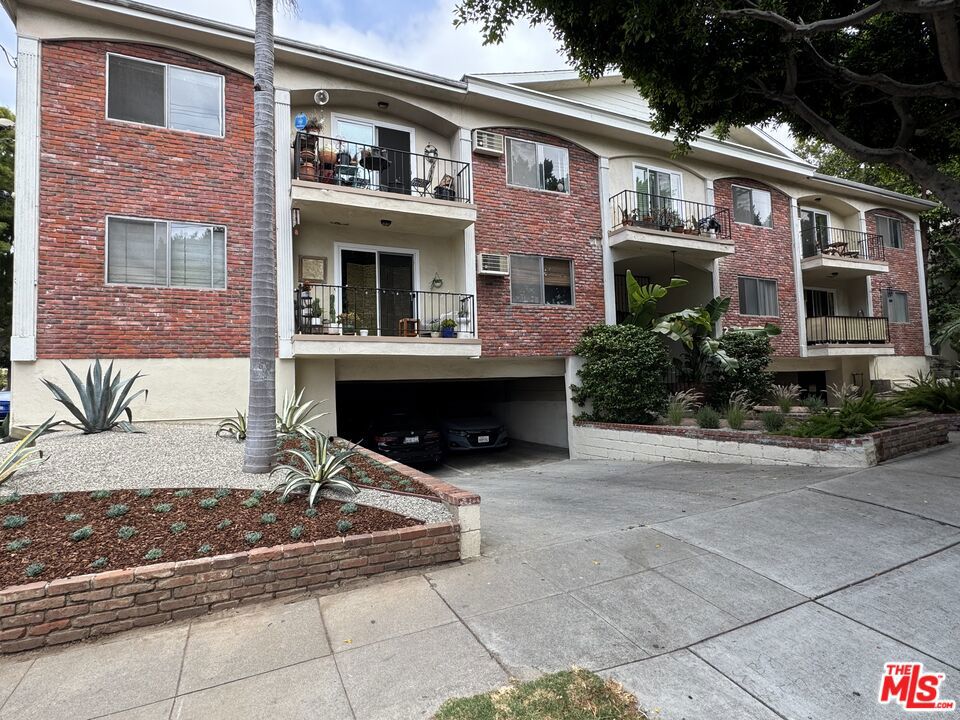 2803 Arizona Avenue 8 Property Photo 1
