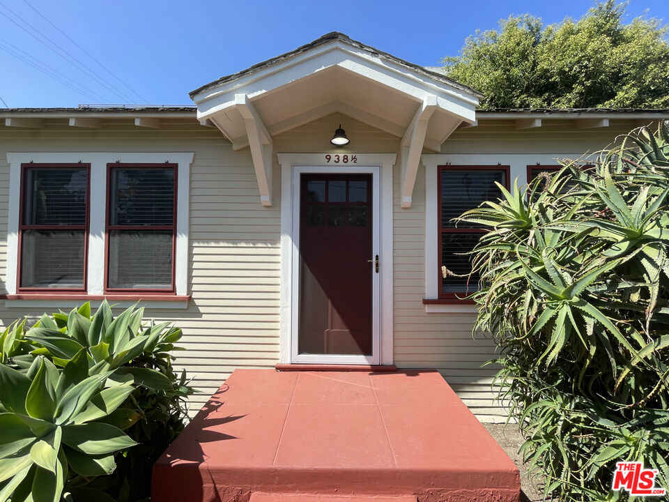 938 1/2 Milwood Avenue Property Photo 1