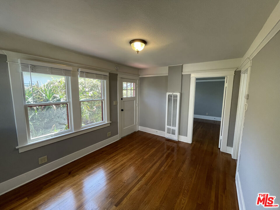 938 1/2 Milwood Avenue Property Photo 9