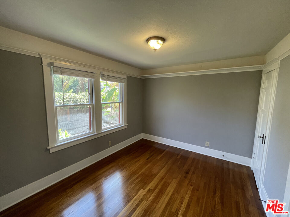 938 1/2 Milwood Avenue Property Photo 10