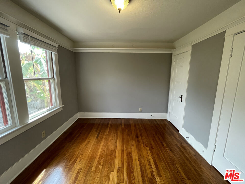 938 1/2 Milwood Avenue Property Photo 11