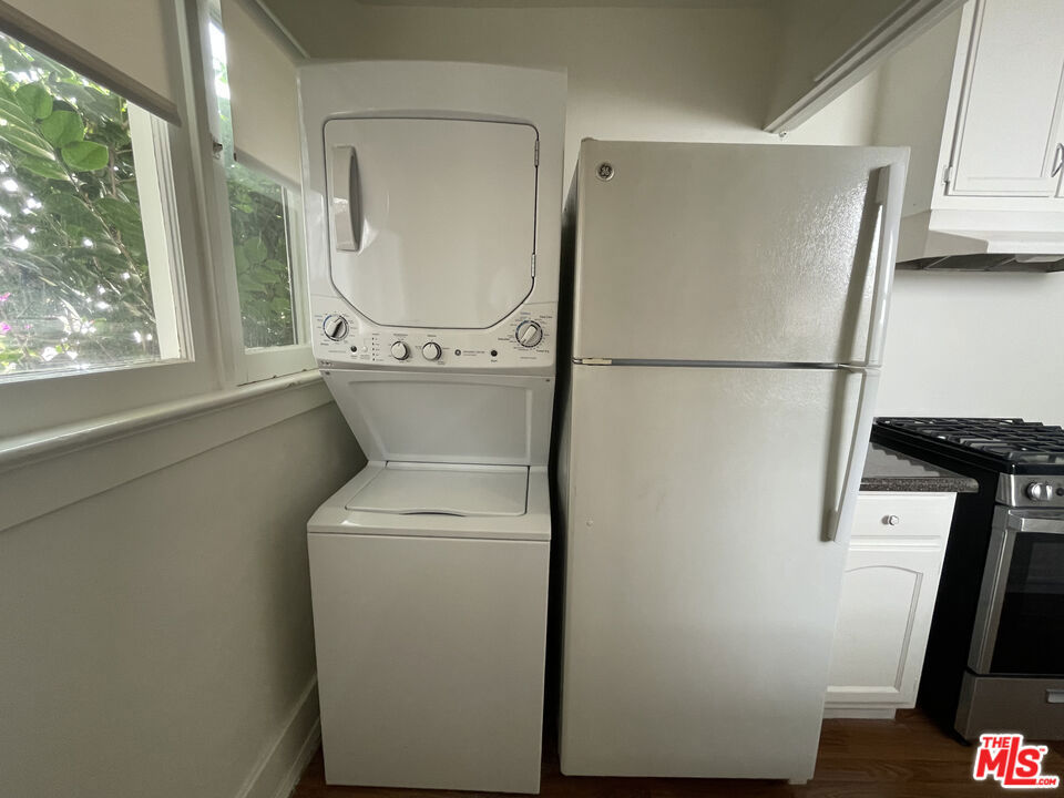 938 1/2 Milwood Avenue Property Photo 19
