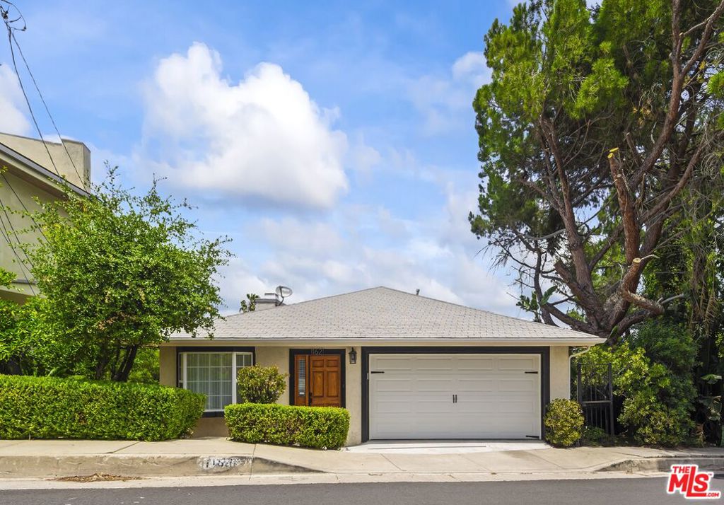 11621 Sunshine Terrace Property Photo 1