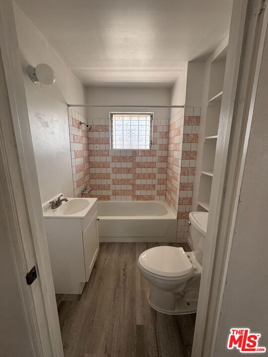 1650 S Rimpau Boulevard Property Photo 8