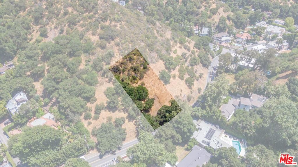 2250 Benedict Canyon Drive Property Photo 4