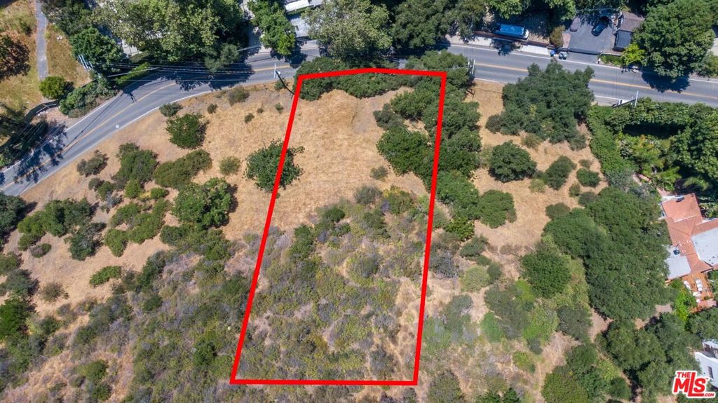 2250 Benedict Canyon Drive Property Photo 9