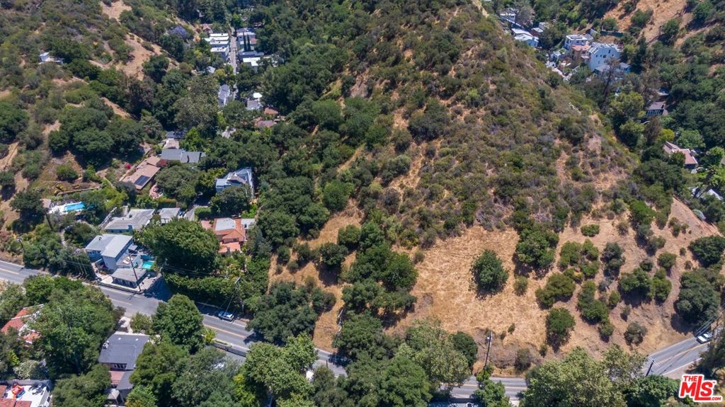 2250 Benedict Canyon Drive Property Photo 13