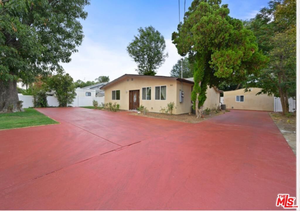 7412 Jamieson Avenue Property Photo 10
