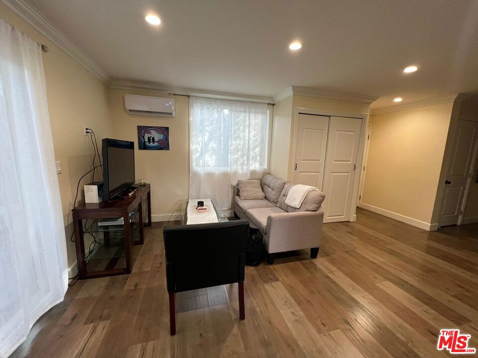 7412 Jamieson Avenue Property Photo 14