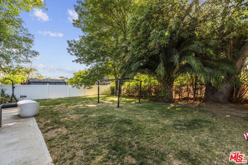 7412 Jamieson Avenue Property Photo 19