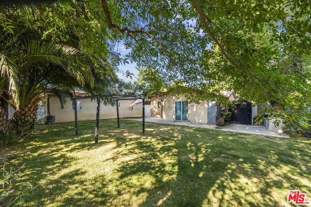 7412 Jamieson Avenue Property Photo 23