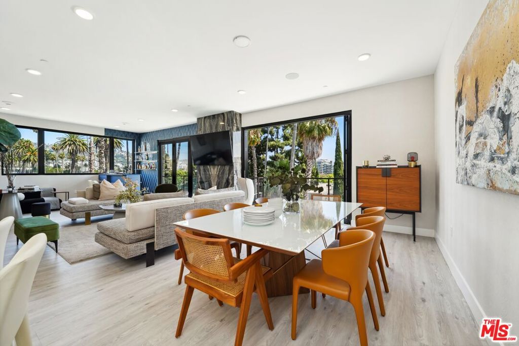137 N Doheny Drive Property Photo 10