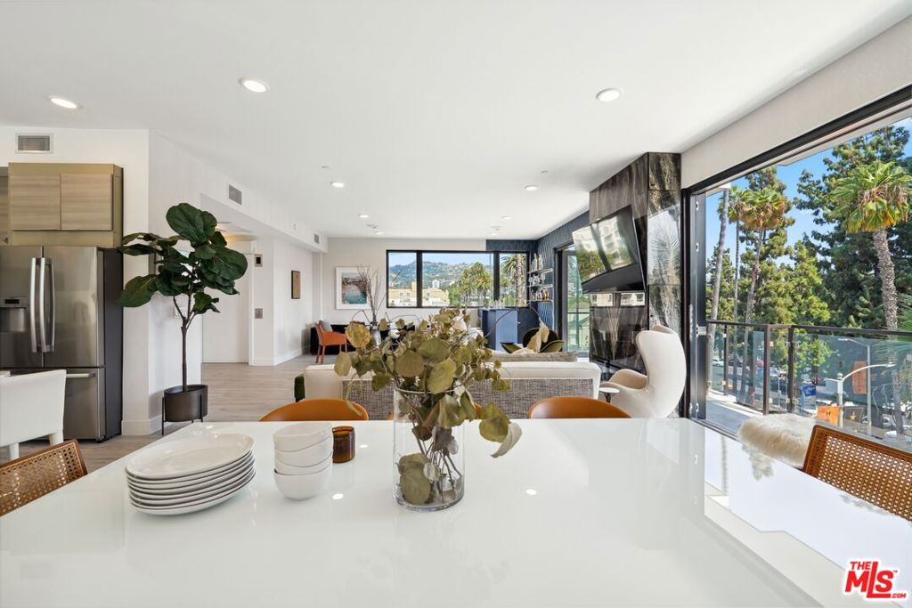 137 N Doheny Drive Property Photo 17