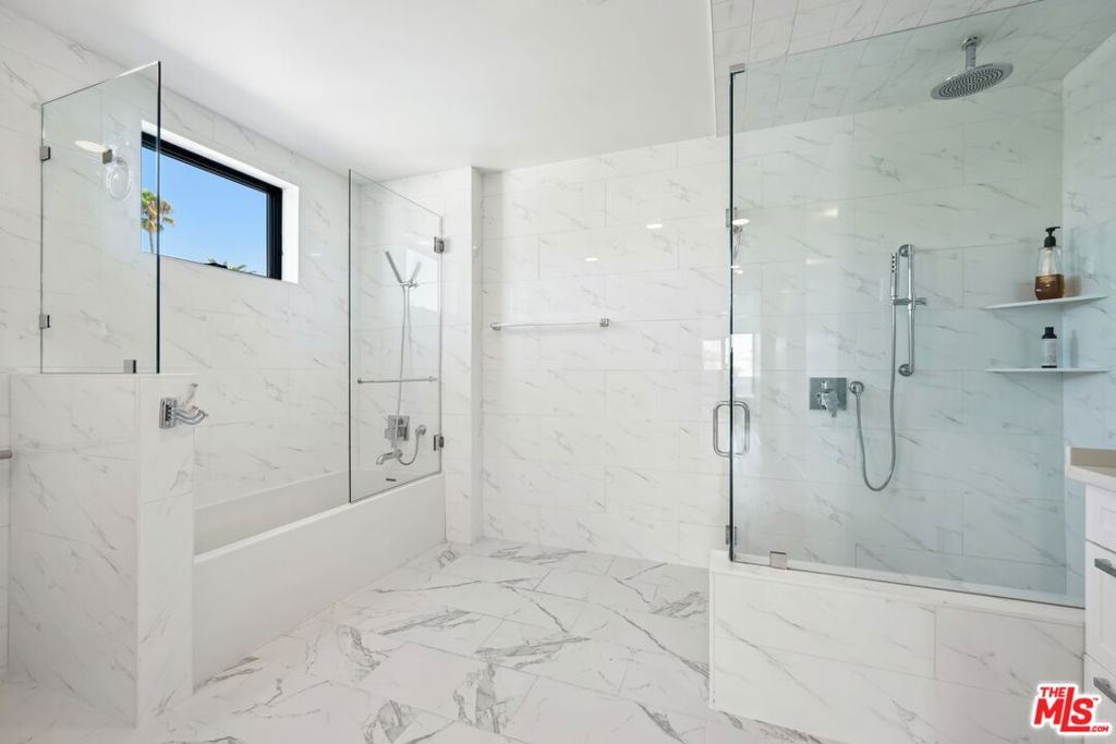 137 N Doheny Drive Property Photo 34