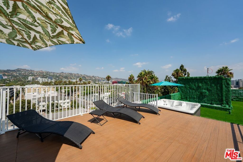 137 N Doheny Drive Property Photo 40
