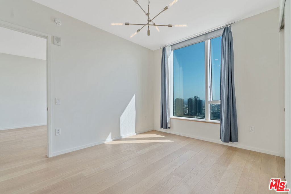 889 Francisco Street 3801 Property Photo 10